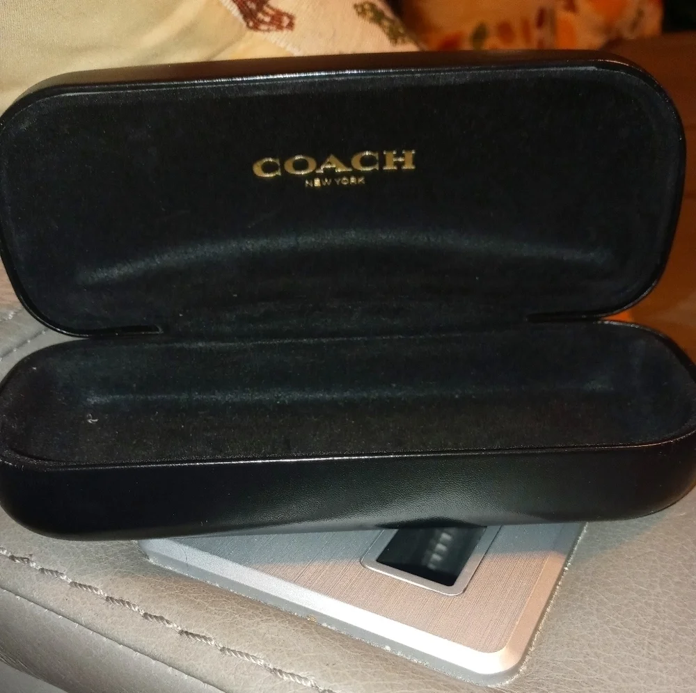 Coach Clamshell Hard Case Eyeglass/Sunglass Velvet lined case w Logo